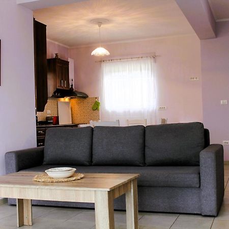 Sea Breeze Ena Apartment Korakochori Bagian luar foto