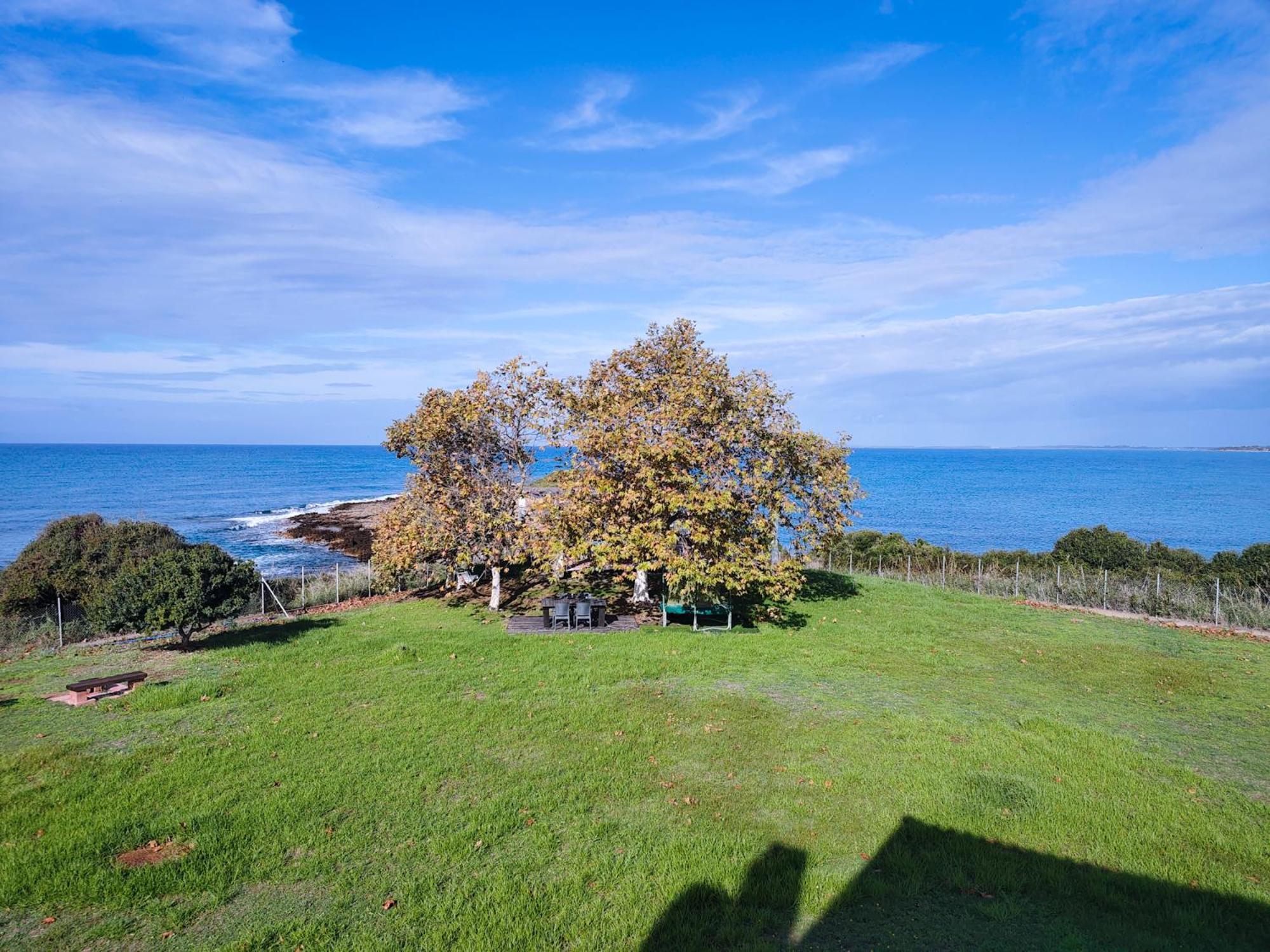 Sea Breeze Ena Apartment Korakochori Bagian luar foto