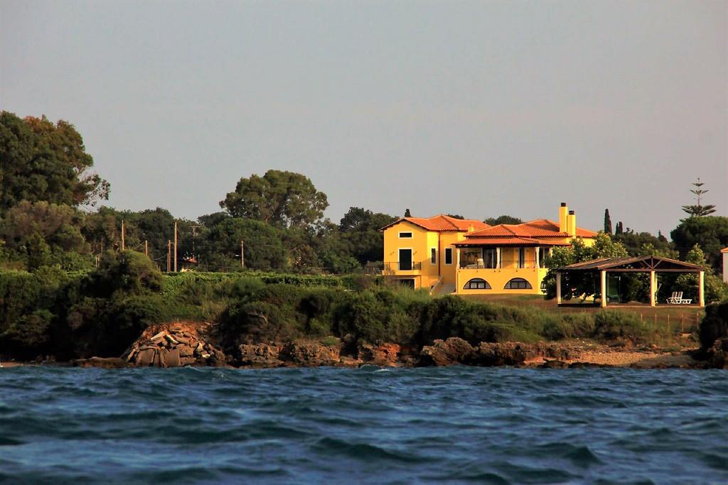Sea Breeze Ena Apartment Korakochori Bagian luar foto