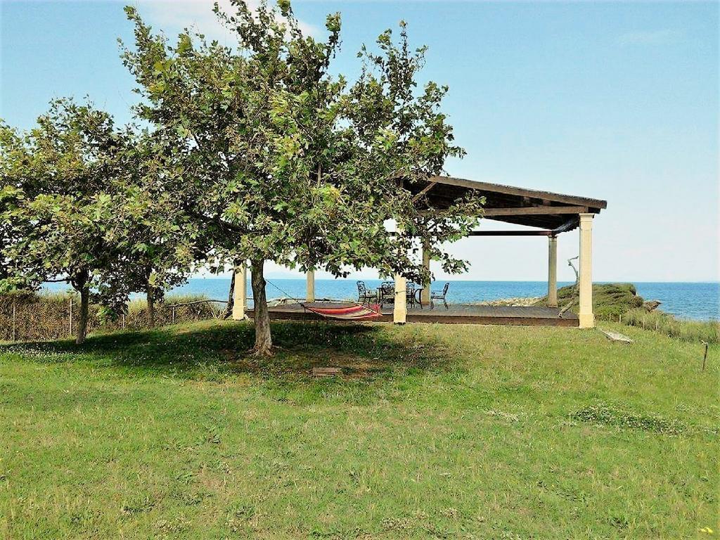 Sea Breeze Ena Apartment Korakochori Bagian luar foto