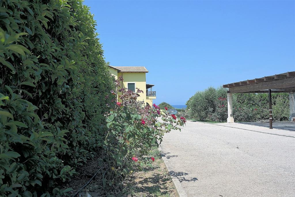 Sea Breeze Ena Apartment Korakochori Bagian luar foto
