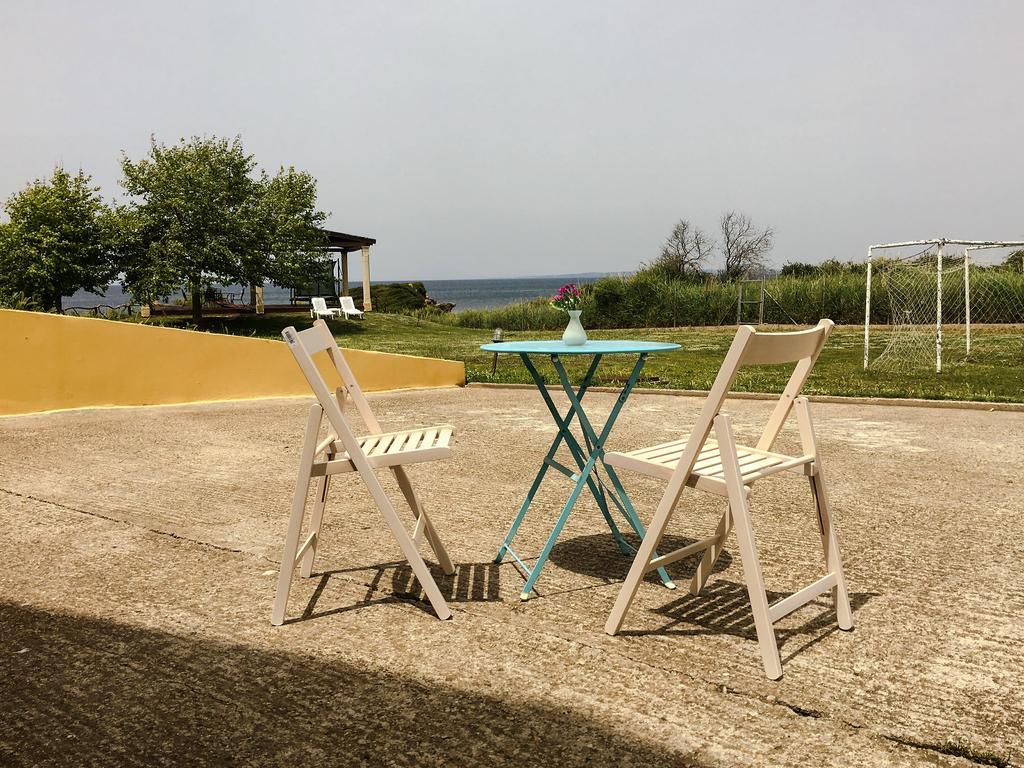 Sea Breeze Ena Apartment Korakochori Bagian luar foto
