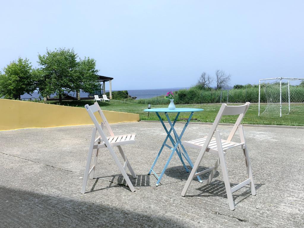 Sea Breeze Ena Apartment Korakochori Bagian luar foto