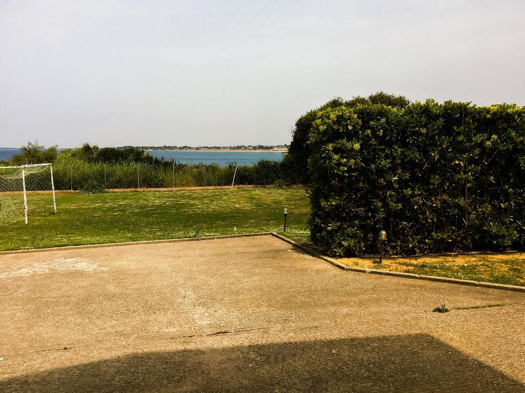 Sea Breeze Ena Apartment Korakochori Bagian luar foto