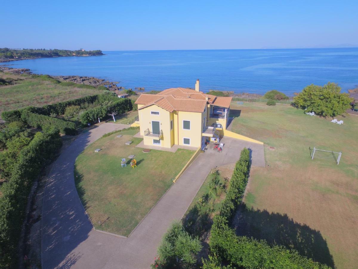 Sea Breeze Ena Apartment Korakochori Bagian luar foto